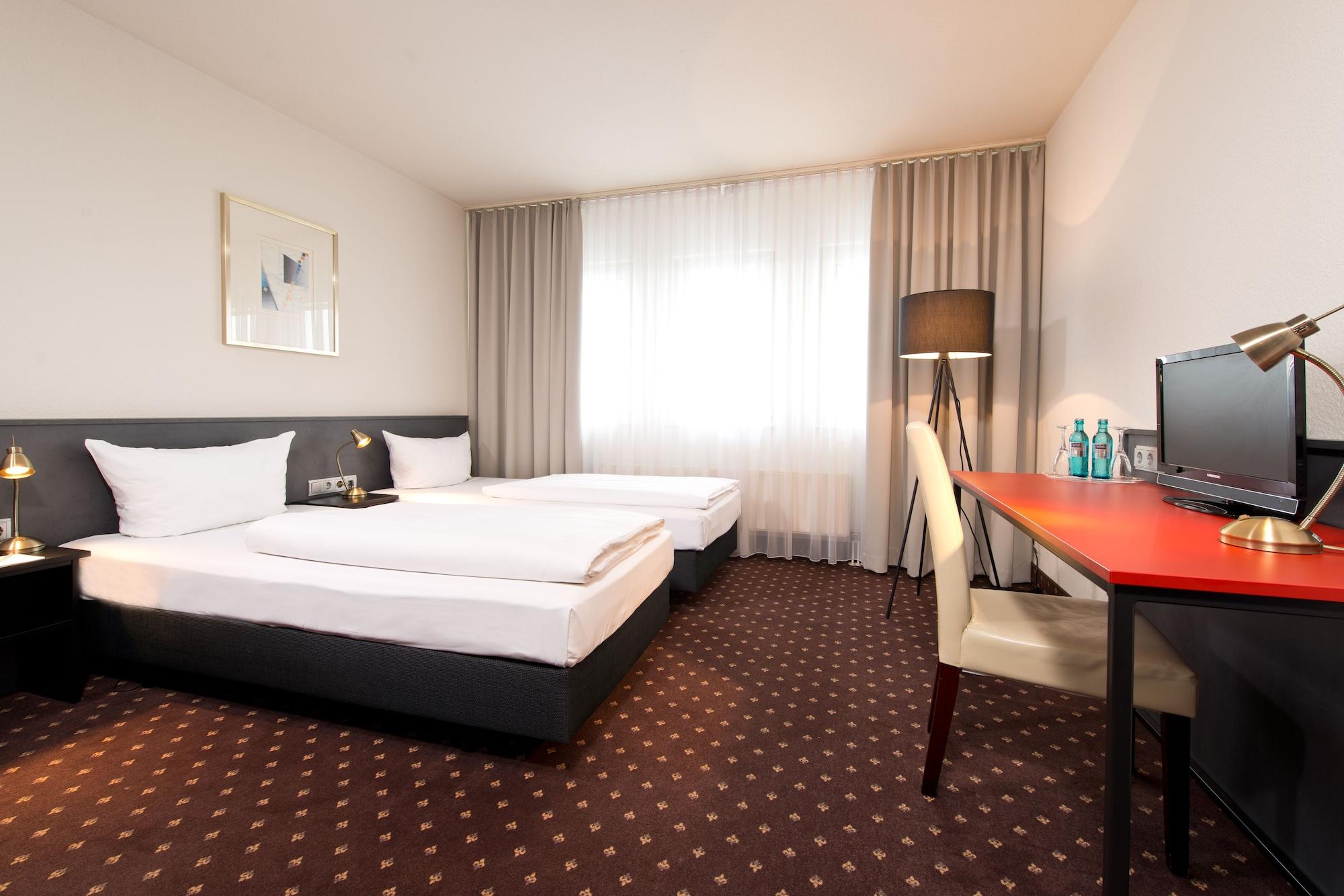Achat Hotel Хоккенхайм Экстерьер фото