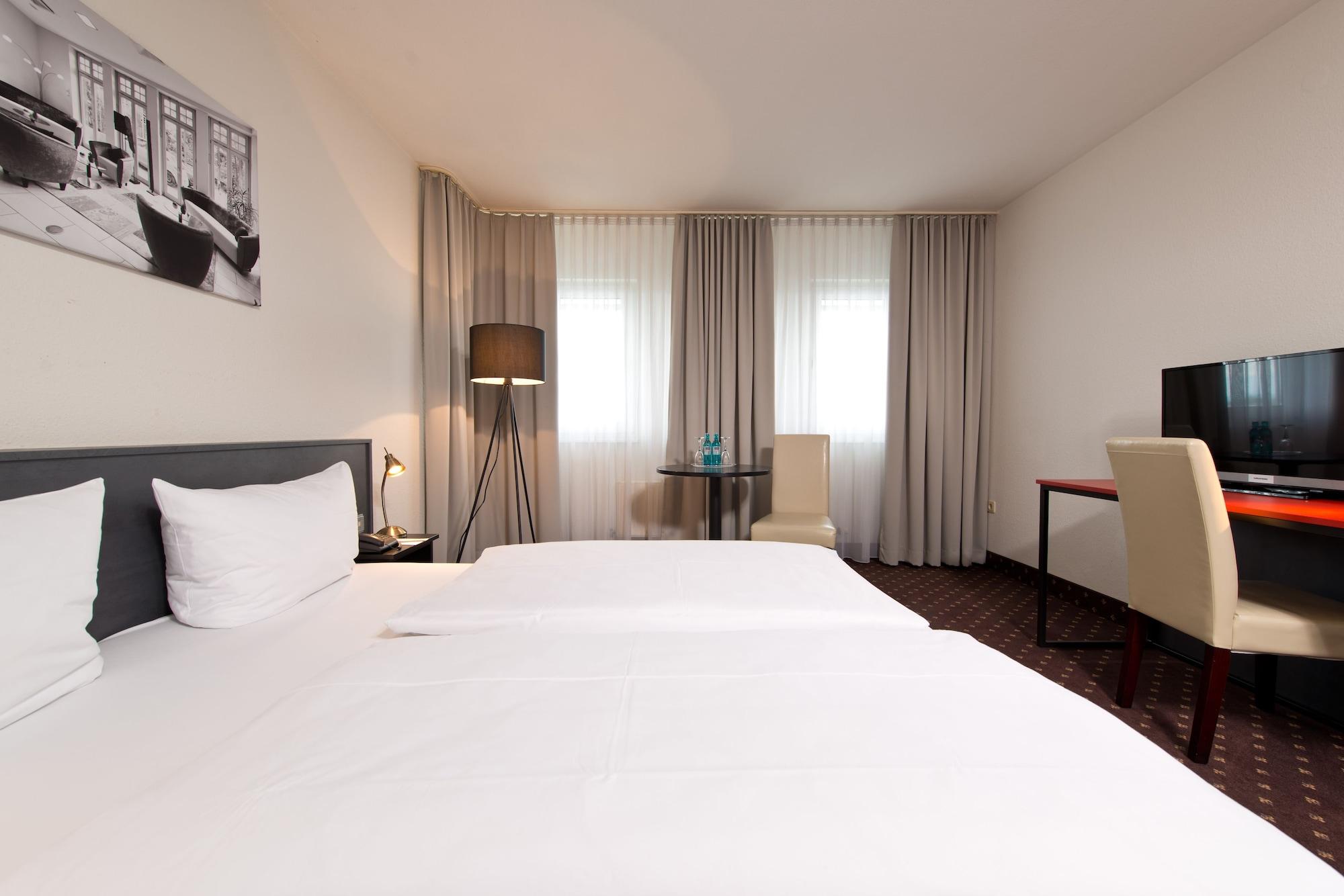 Achat Hotel Хоккенхайм Экстерьер фото