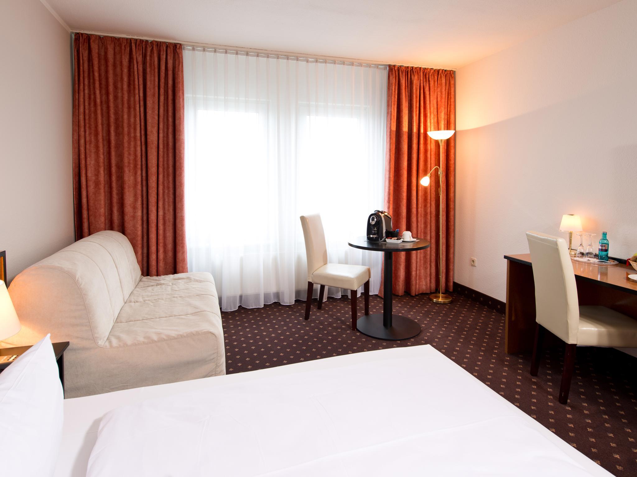 Achat Hotel Хоккенхайм Экстерьер фото
