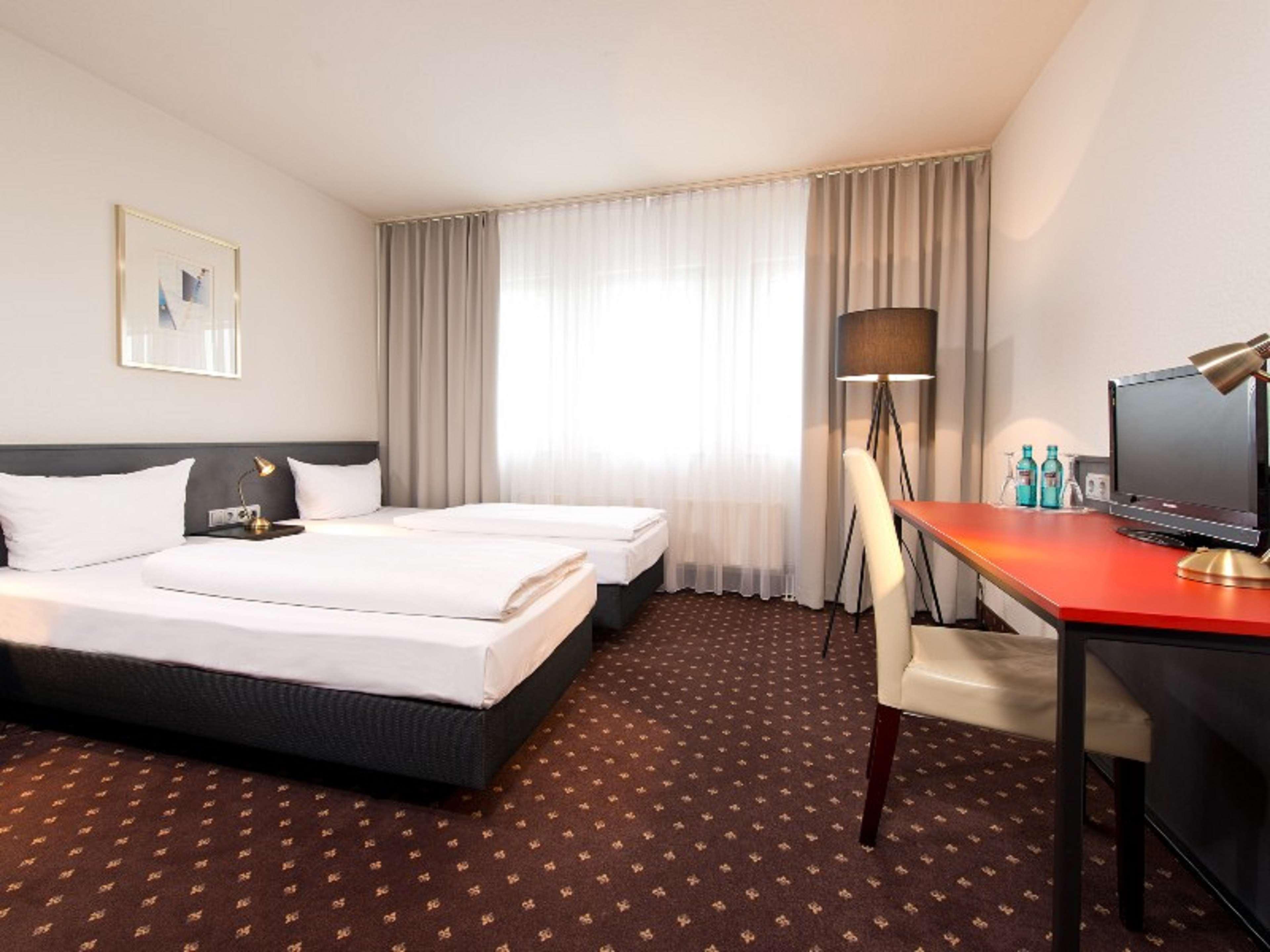 Achat Hotel Хоккенхайм Экстерьер фото