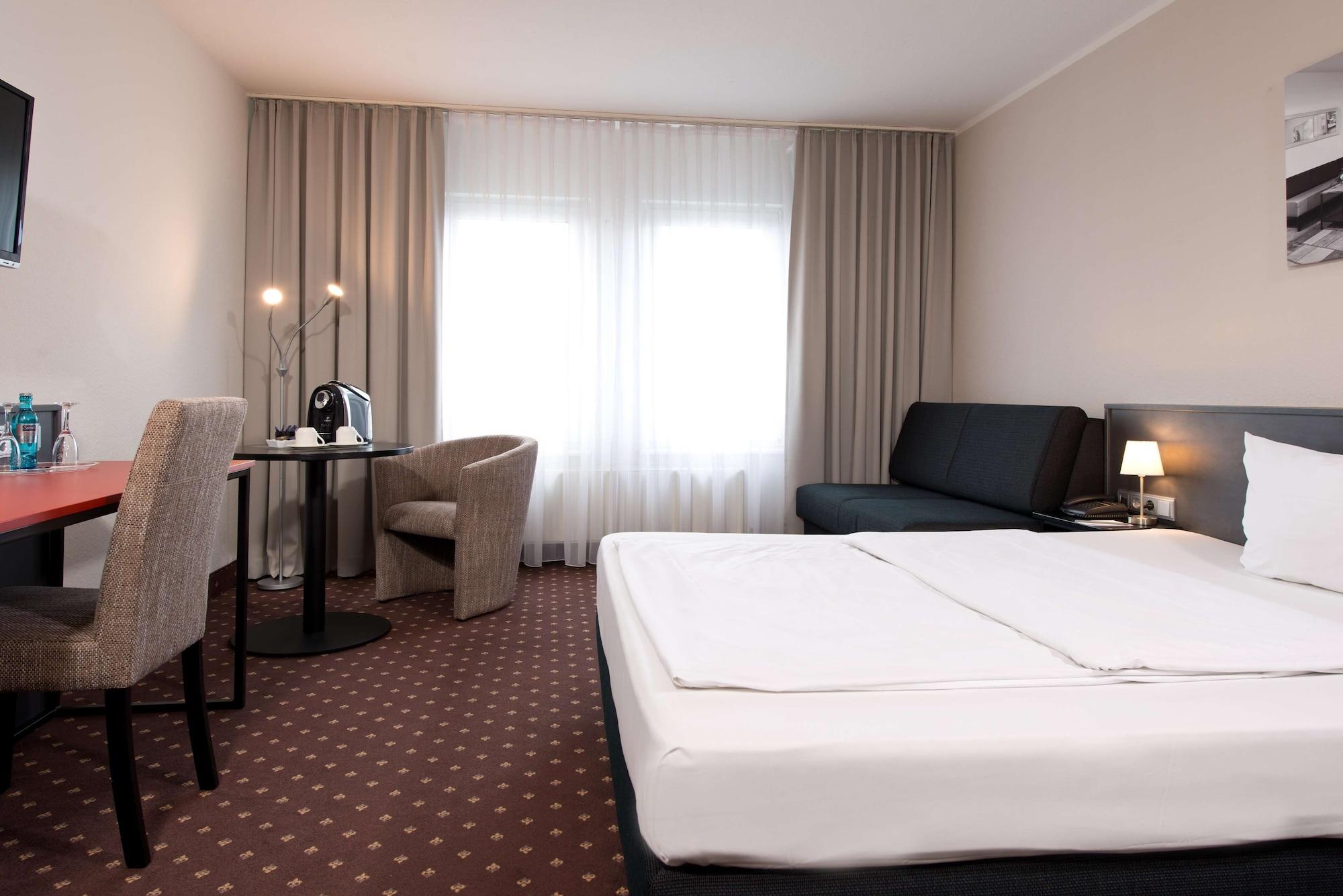 Achat Hotel Хоккенхайм Экстерьер фото