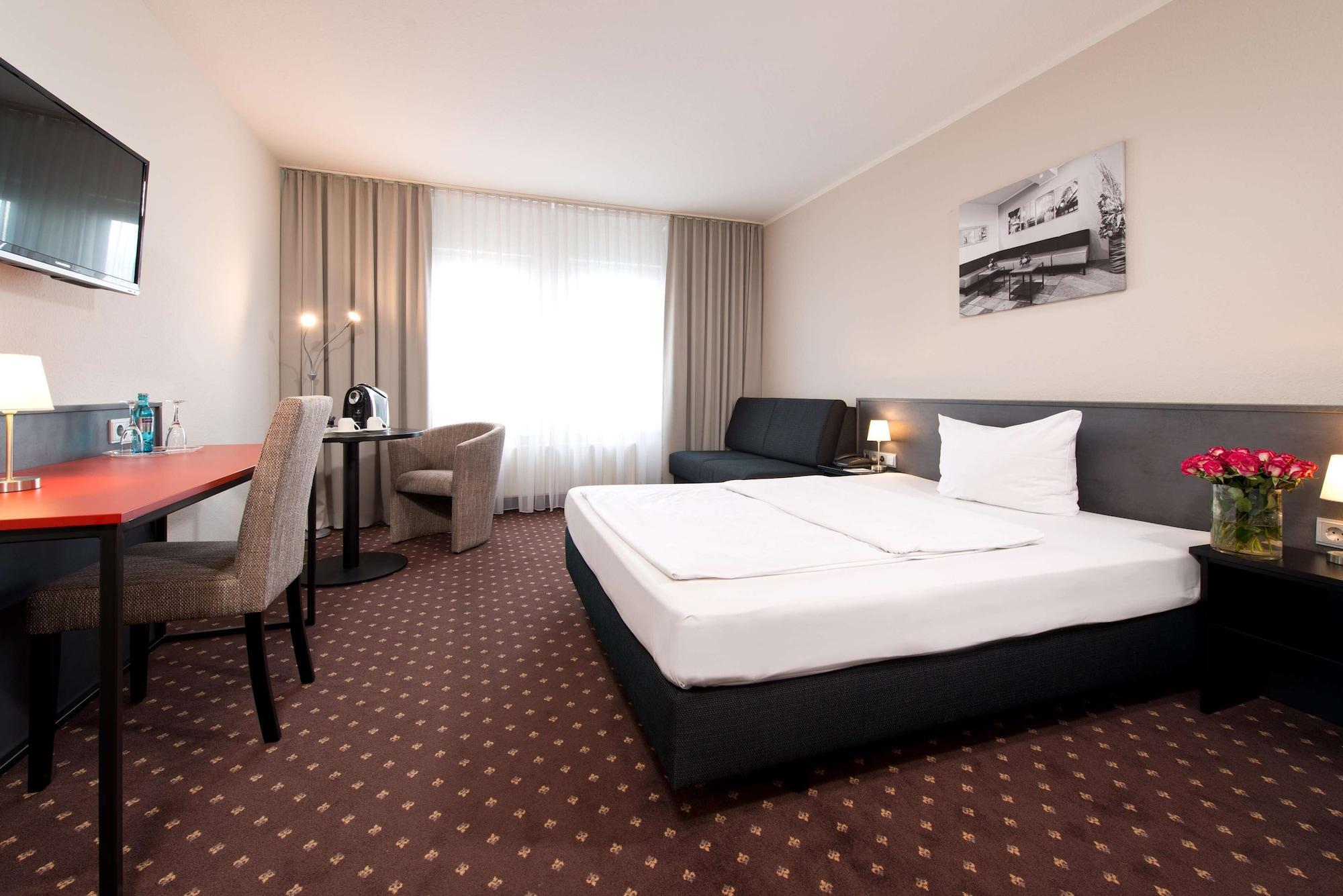 Achat Hotel Хоккенхайм Экстерьер фото