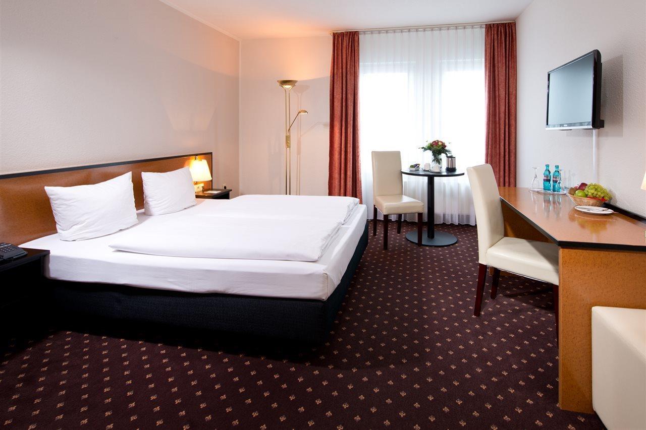 Achat Hotel Хоккенхайм Экстерьер фото