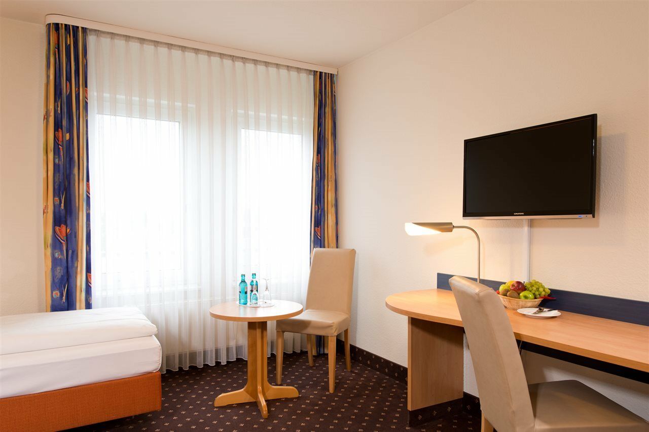 Achat Hotel Хоккенхайм Экстерьер фото